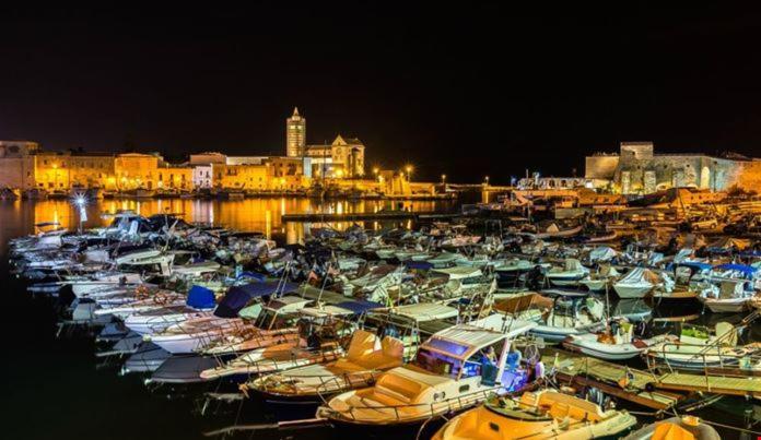 Casa Vacanze Cristoforo Colombo Holiday Trani Buitenkant foto